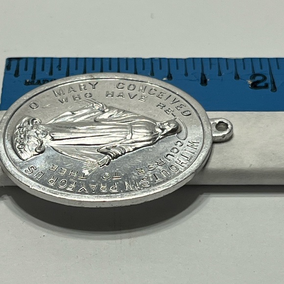 Religious Mary Medal. Pre owned - Picture 3 of 3